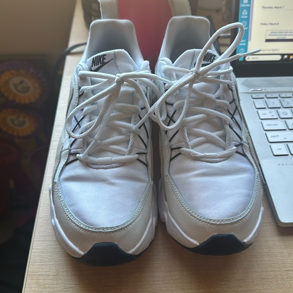 NIKE RYZ